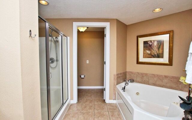 Colonnades 1901 - 4 Br condo