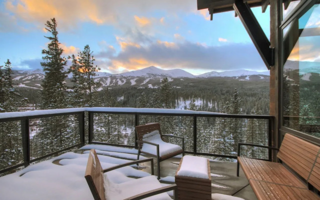 Spruce Ledge 4 Bedrooms 4.5 Bathrooms Townhouse