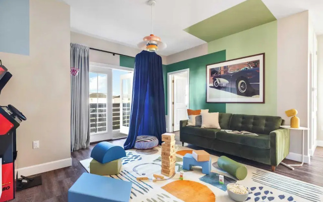 Sleeps 18! Private Pool, Hot Tub, Near Beach Miramar Dream House by Avantstay