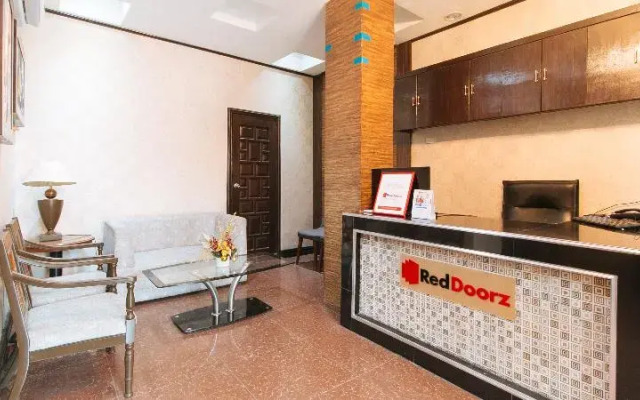RedDoorz Plus @ Canley Residential