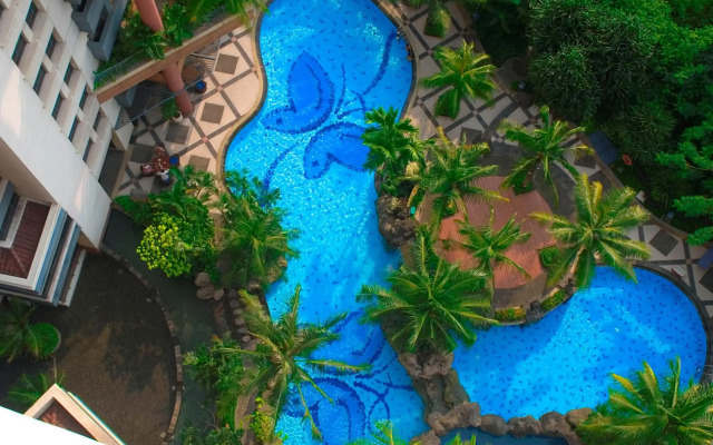 Grand Tropic Suites Hotel
