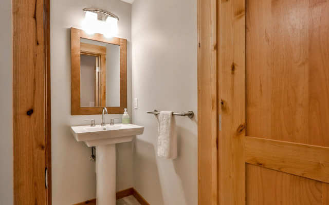 Rundle Cliffs Lodge by Spring Creek Vacation