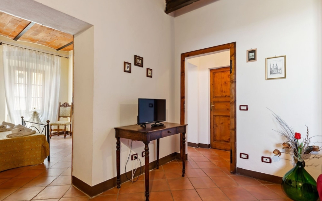 Cutesy Apartment in Boccheggiano With Swimming Pool