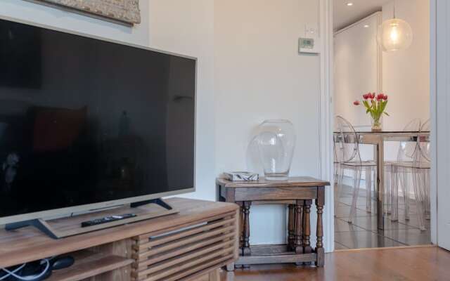 Stunning 2 Bedroom Flat in Converted Church in Bethnal Green