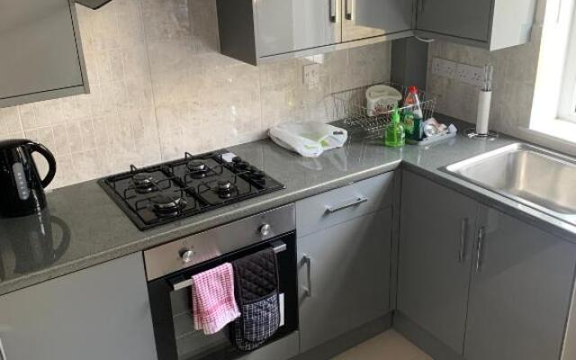 Dane Guest House Free Parking Fast WiFi Modern Living