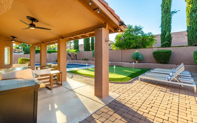 NEW Paradise Park Heated Pool Spa BBQ