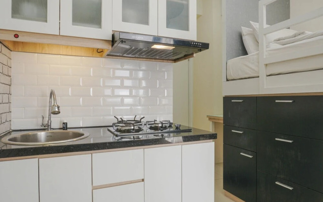 Comfy and Beautiful Studio Green Pramuka Apartment