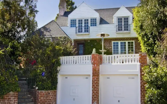 Hollywood Celebrity Estate By Luxpads