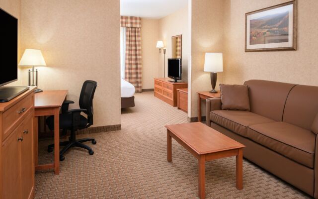 Holiday Inn Express & Suites Interstate 90, an IHG Hotel