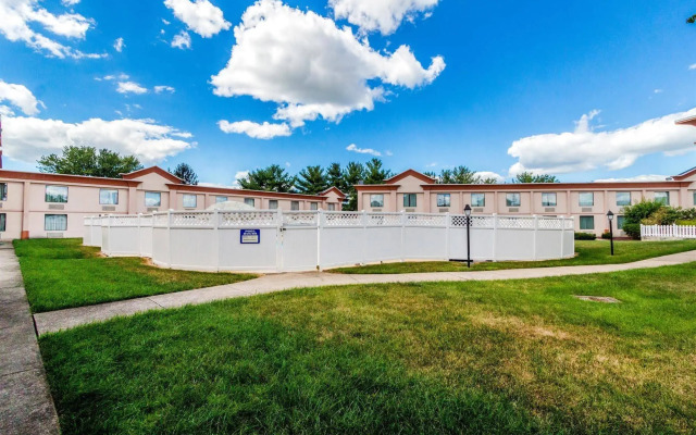 Econo Lodge Inn & Suites Chambersburg Central