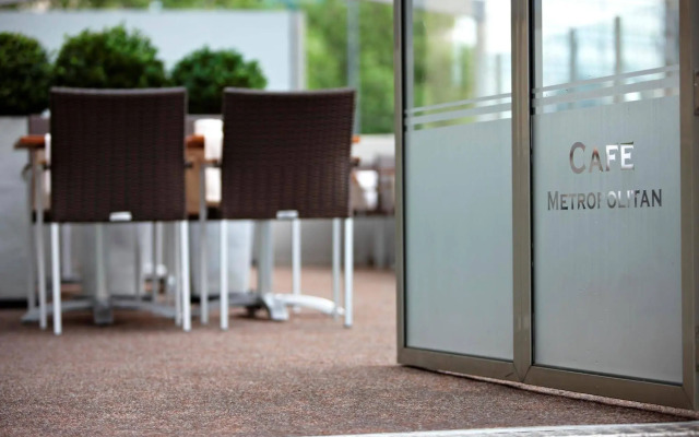Metropolitan Hotel by Flemings