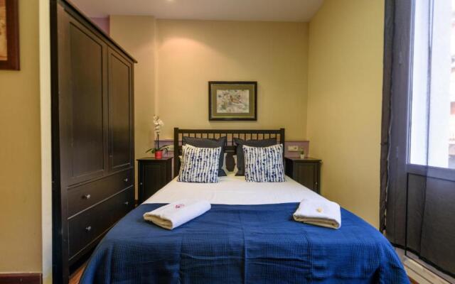 RamblasRentals Design Renovated Apartment AC Balcony10m Ramblas - Parking - Wifi