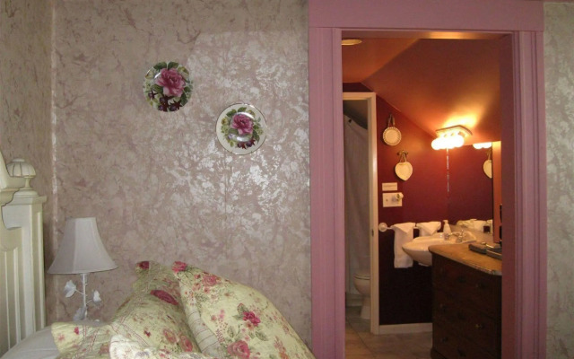 A White Jasmine Inn