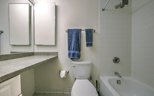 Upscale Apt with everything you need!