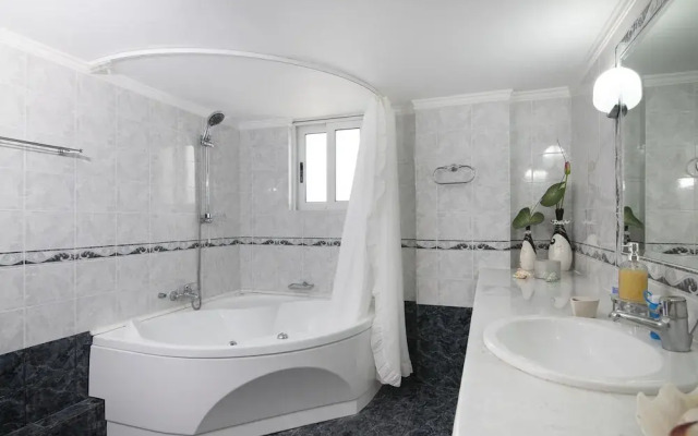 Villa John Dimeon With Private Pool