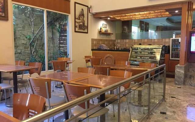 Embassy Inn Hotel Karachi