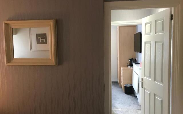 Lawton & Lauriston Court