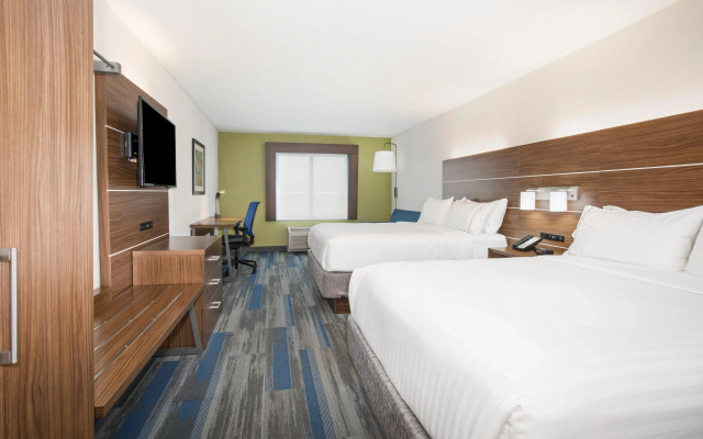 Holiday Inn Express Kansas City - at the Legends
