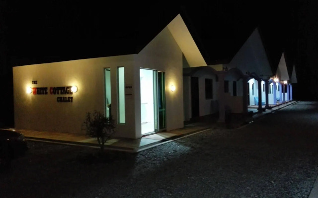 White Cottage Chalet