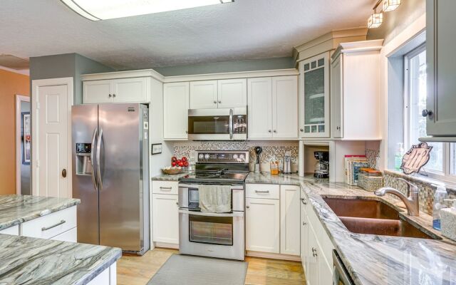 Auburndale Vacation Rental w/ Yard & Lake Views