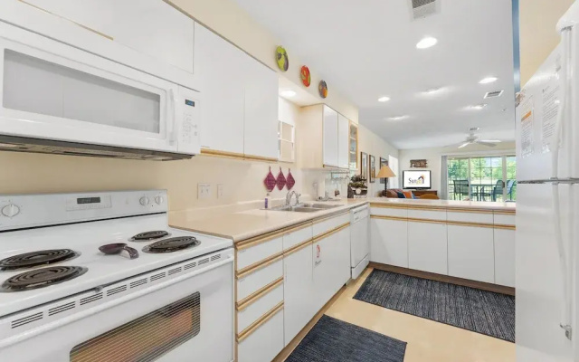 Take A Holiday 2 Bedroom Condo by RedAwning
