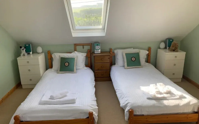 House - Sleeps 8, Close to Beach & Free Parking