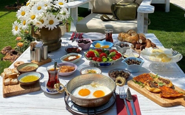 1870 Tas Konak Otel Sanat Sokagi