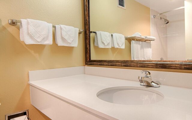 Norwood Inn & Suites