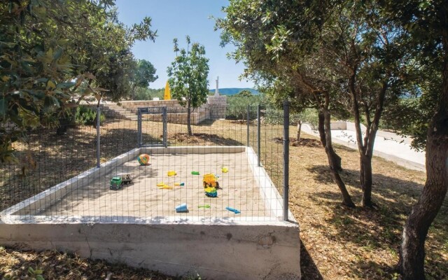 Beautiful Home in Pucisca With 3 Bedrooms, Wifi and Outdoor Swimming Pool