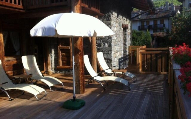 Les Trompeurs Chez Odette