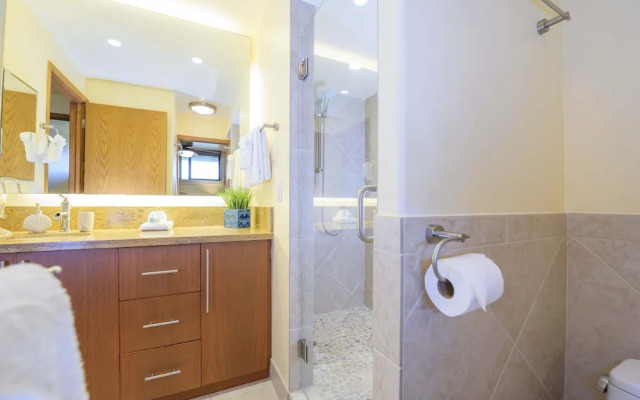 Papakea H404 3 Bedroom Condo by RedAwning