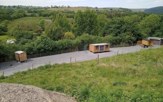 Llandovery - Cabin - Sleeps 2 - Parking - Garden