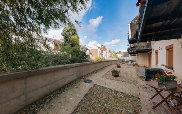 Exhilarating 2BD Flat With Outdoor Patio, Dublin!