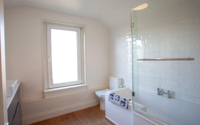 Homely 3 Bedroom House in Bath