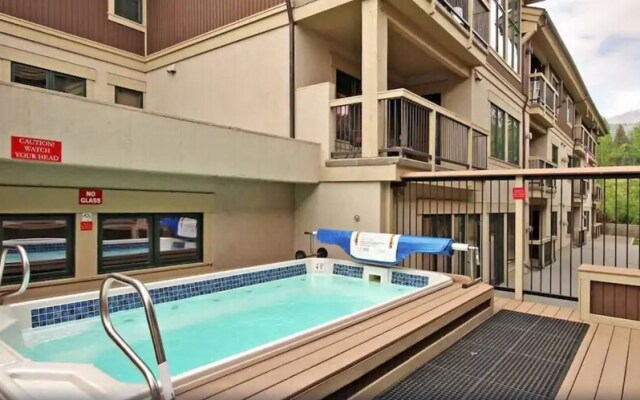 Tyra Riverbend 111 Condo by RedAwning