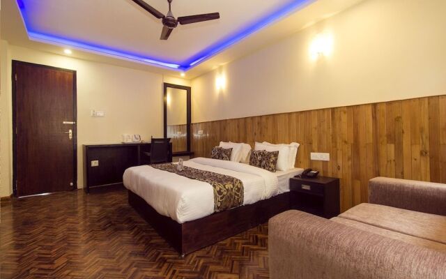 OYO 14217 Silver Wood