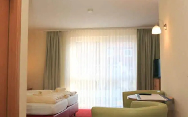 Strandhotel & Restaurant Mirow