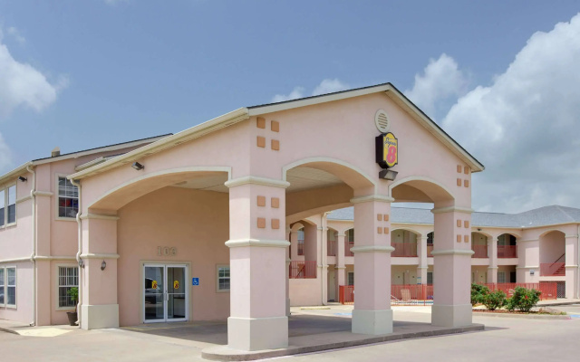 Super 8 By Wyndham Forney/East Dallas