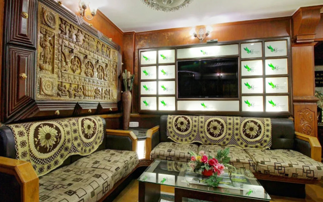 The Greenery - Holiday Inn by OYO Rooms