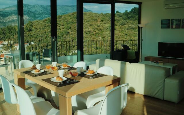 White Cloud Apartments