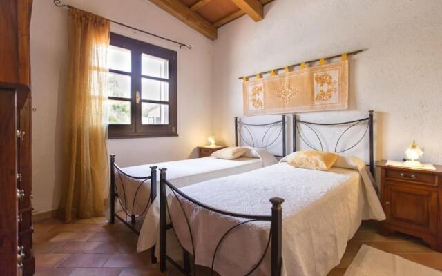 Villa Porticciolo In Alghero With Large Garden For 6 Guests