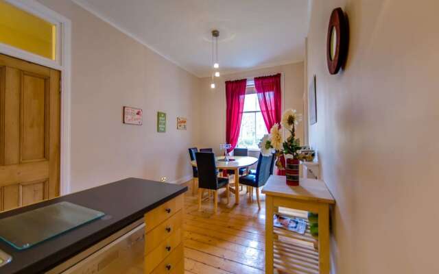 Fabulous Ground-floor 3-bedroom Near Old Town