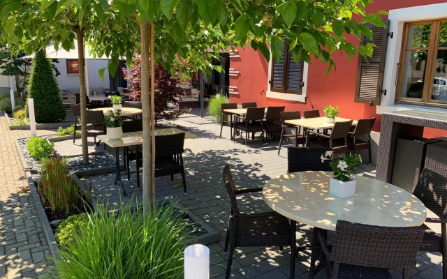 Logis Hôtel Au Lion Rouge