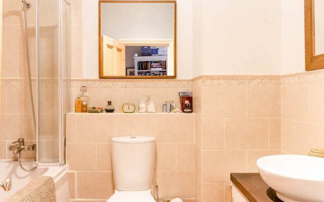 Elegant 2 Br Apartment in W/Garden, Fits 6