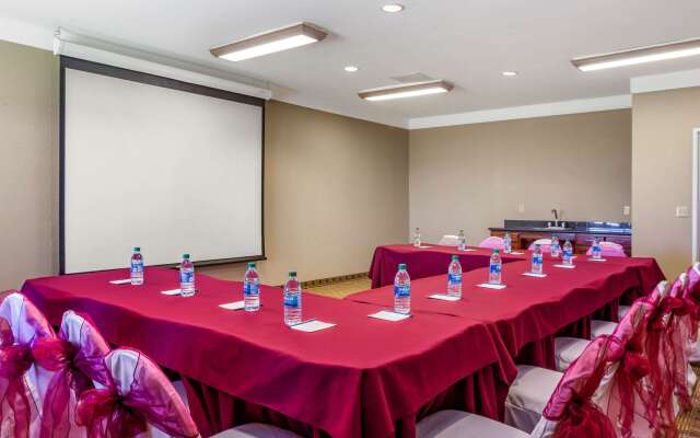 Comfort Suites Plainview