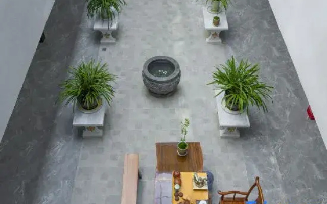 Jiujiu Holiday Hotel