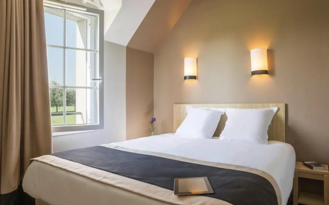 Holiday Home in Residence Le Green Beach, Port-en-besssin-huppain