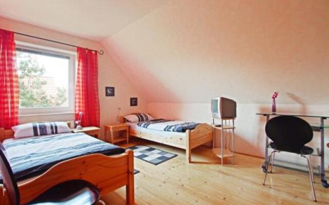 1 Private Single, 1 Twin Room. 3 Persons (4203)