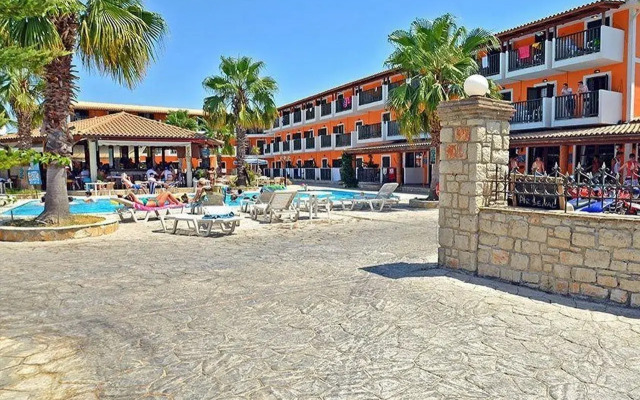 Dimis Studios and Apartments