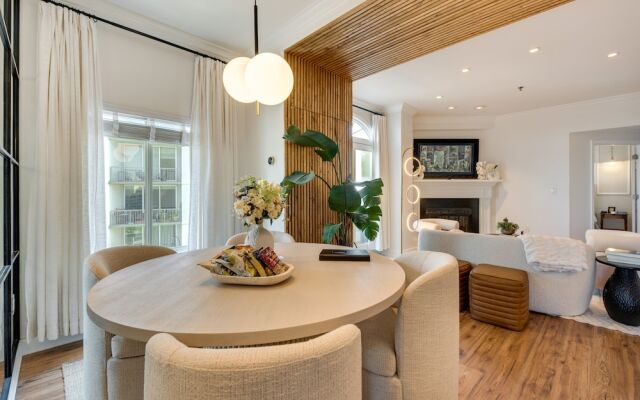Luxury Atlanta Rental w/ Balcony: Near Buckhead!